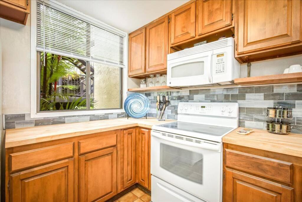 Beautiful 2/2 Condo In Kailua Kona. Ocean View! Exterior foto